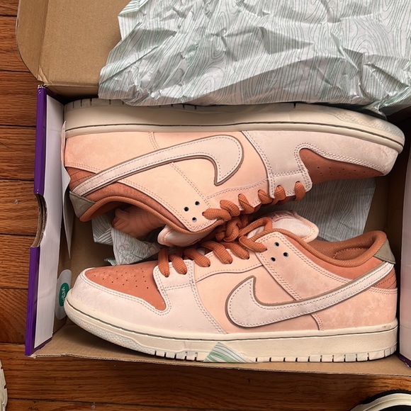 Nike Peach and Beige Sneakers - Picture 2 of 5